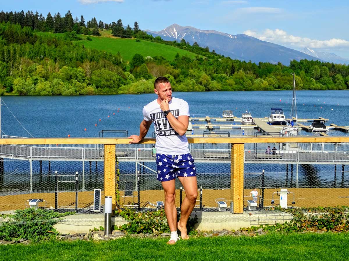 Pohľad z obývačky na Liptovskú Maru.